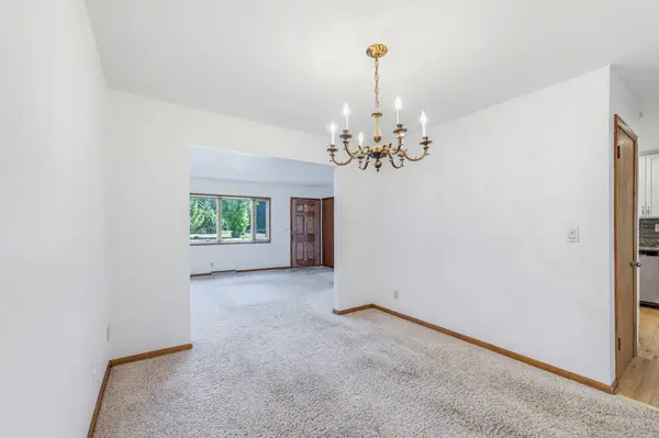 21990 Holly Crest Dr, Brookfield, WI 53045