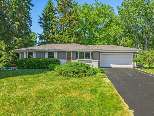 21990 Holly Crest Dr, Brookfield, WI 53045