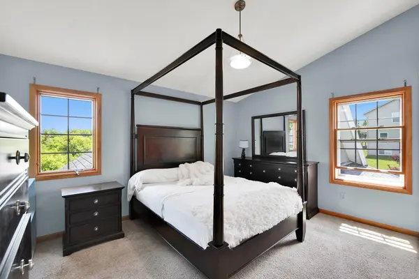 9505 N Michael 9493 Ct, Milwaukee, WI 43224