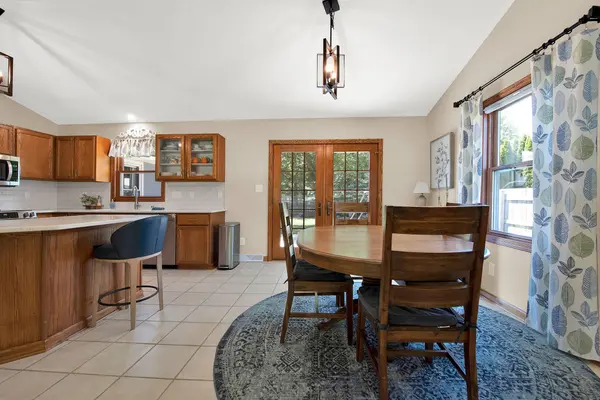 8381 S 15th Ave, Oak Creek, WI 53154