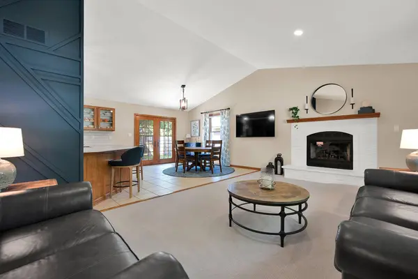 8381 S 15th Ave, Oak Creek, WI 53154