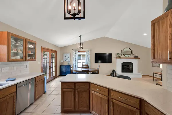 8381 S 15th Ave, Oak Creek, WI 53154