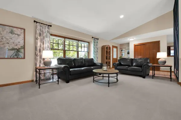 8381 S 15th Ave, Oak Creek, WI 53154