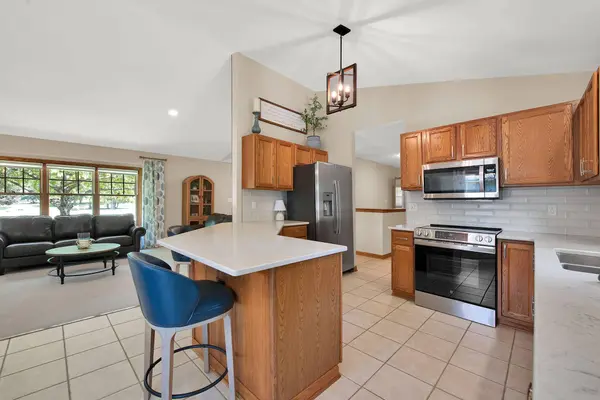 8381 S 15th Ave, Oak Creek, WI 53154