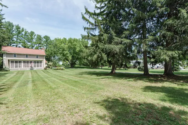 N132W17858 Rockfield Rd, Germantown, WI 53022