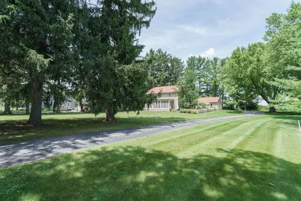 N132W17858 Rockfield Rd, Germantown, WI 53022