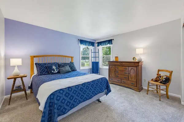 1247 N Breezeland Rd, Summit, WI 53066