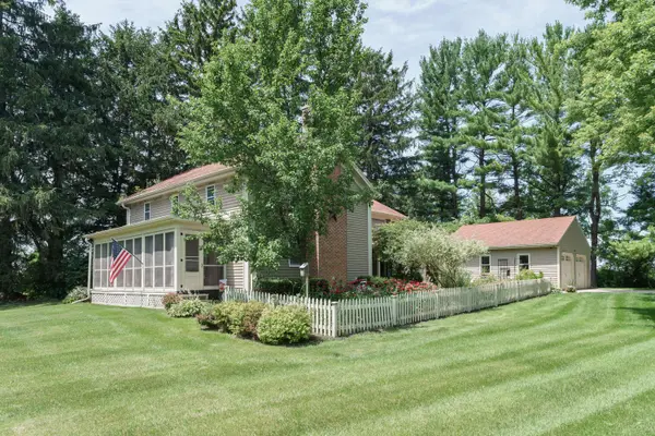 N132W17858 Rockfield Rd, Germantown, WI 53022