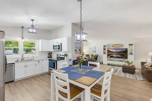 1247 N Breezeland Rd, Summit, WI 53066