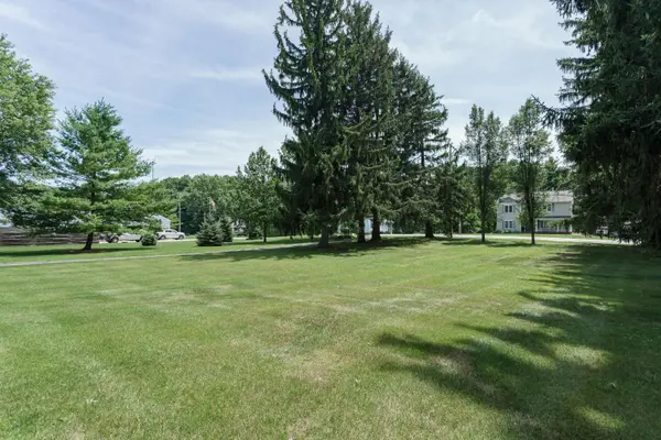 N132W17858 Rockfield Rd, Germantown, WI 53022