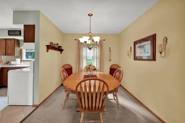 7941 S Cecily Dr, Oak Creek, WI 53154