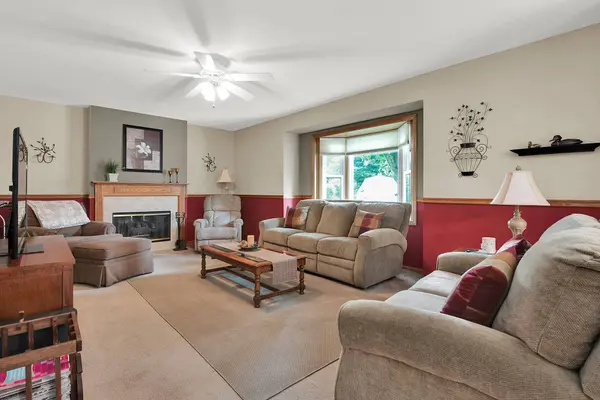 7941 S Cecily Dr, Oak Creek, WI 53154