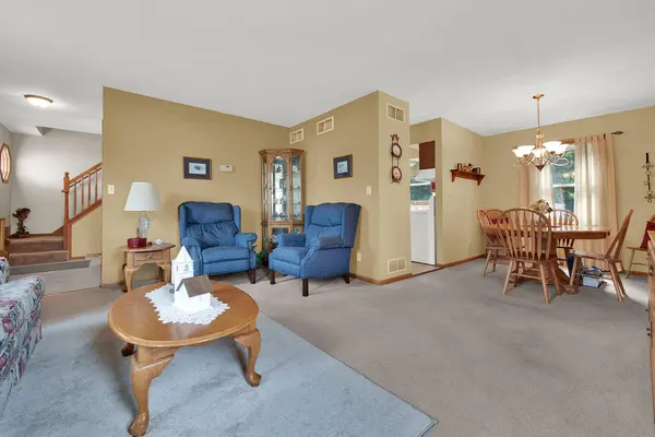7941 S Cecily Dr, Oak Creek, WI 53154