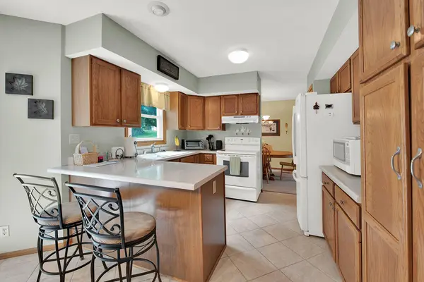 7941 S Cecily Dr, Oak Creek, WI 53154