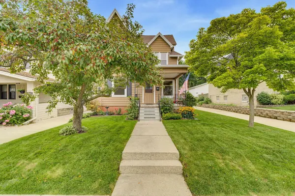 1542 S 79th St, West Allis, WI 53214