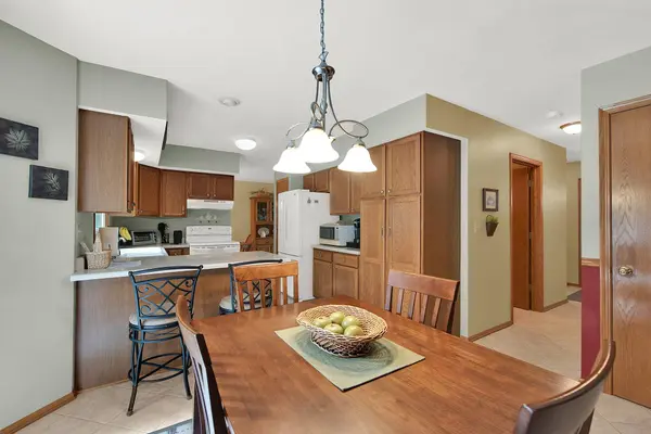 7941 S Cecily Dr, Oak Creek, WI 53154