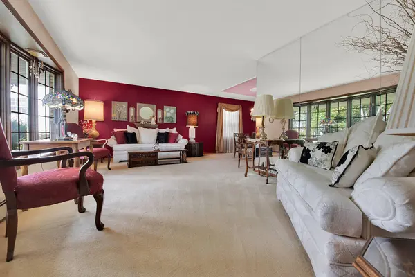 N89W17151 Highland Ct, Menomonee Falls, WI 53075