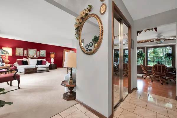 N89W17151 Highland Ct, Menomonee Falls, WI 53075