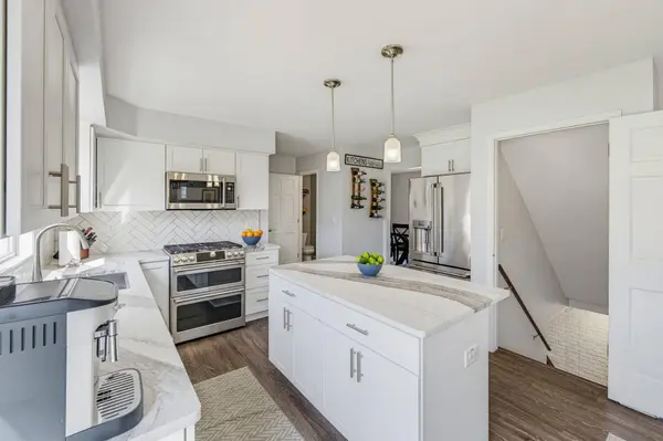 4645 W Sherwood Dr, Franklin, WI 53132
