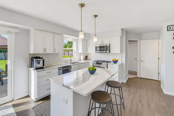 4645 W Sherwood Dr, Franklin, WI 53132