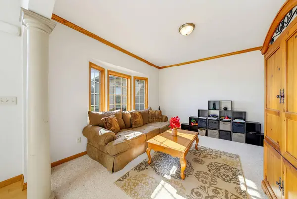 527 Winchester PASS, Richfield, WI 53017