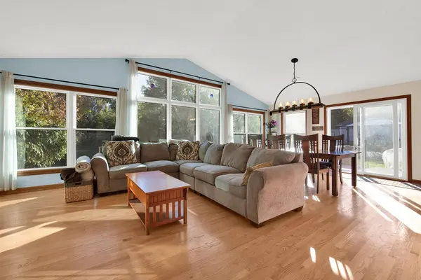 2215 W Mangold Ave, Milwaukee, WI 53221