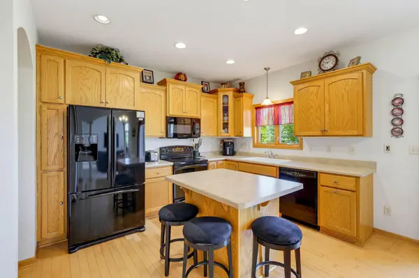 527 Winchester PASS, Richfield, WI 53017