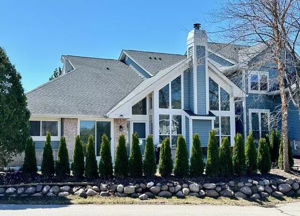 14135 W Waters Way W, New Berlin, WI 53151