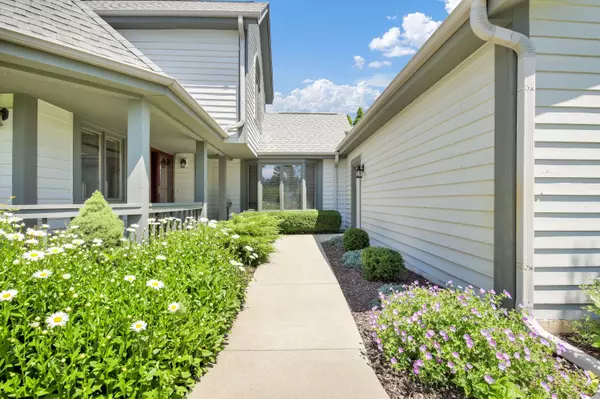 S75W17653 Harbor Dr, Muskego, WI 53150