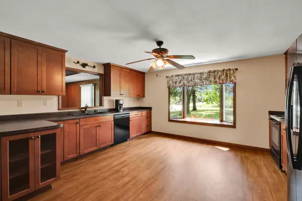 W127S8776 N Cape Rd, Muskego, WI 53150