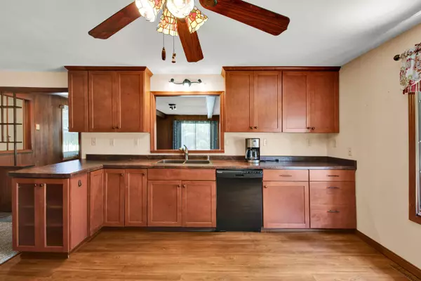 W127S8776 N Cape Rd, Muskego, WI 53150