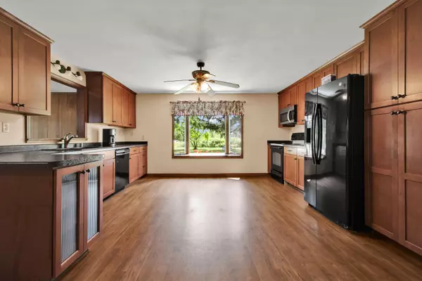 W127S8776 N Cape Rd, Muskego, WI 53150