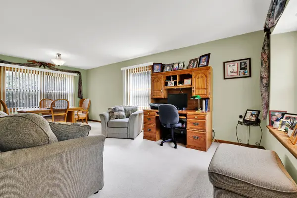 10500 S Shepard Ave, Oak Creek, WI 53154