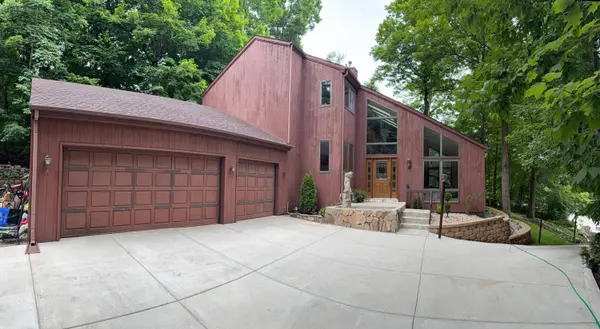16645 Tanglewood Dr, Brookfield, WI 53005