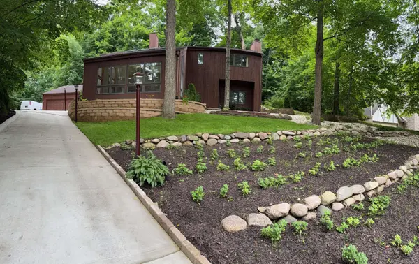 16645 Tanglewood Dr, Brookfield, WI 53005