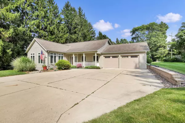 7660 S North Cape Rd, Franklin, WI 53132