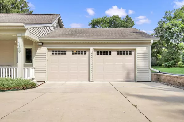 7660 S North Cape Rd, Franklin, WI 53132