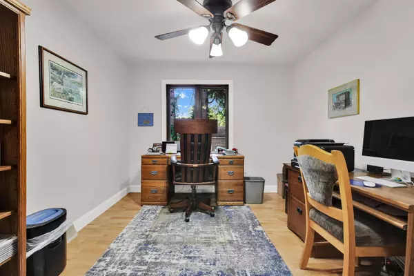 7660 S North Cape Rd, Franklin, WI 53132