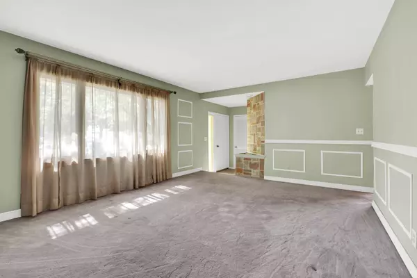 9070 W Cold Spring Rd, Greenfield, WI 53228