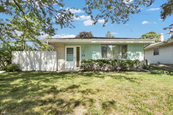 9070 W Cold Spring Rd, Greenfield, WI 53228