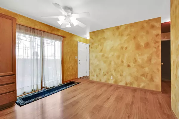 9070 W Cold Spring Rd, Greenfield, WI 53228