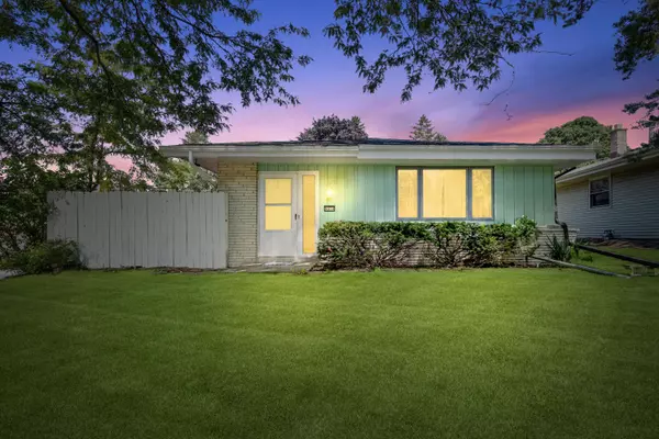 9070 W Cold Spring Rd, Greenfield, WI 53228