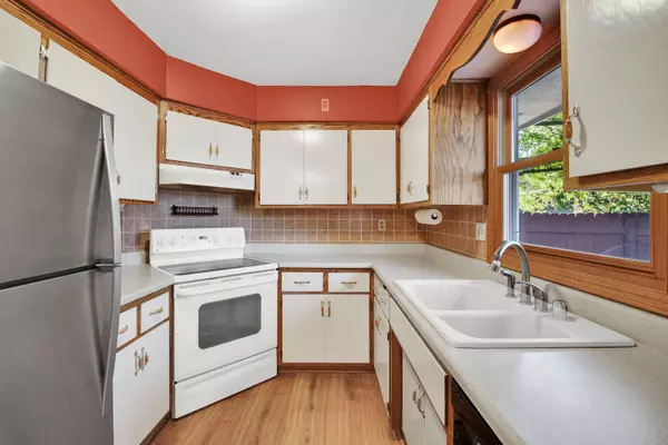 9070 W Cold Spring Rd, Greenfield, WI 53228