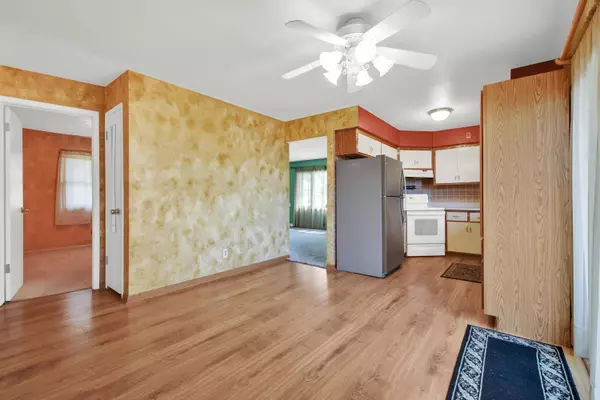 9070 W Cold Spring Rd, Greenfield, WI 53228