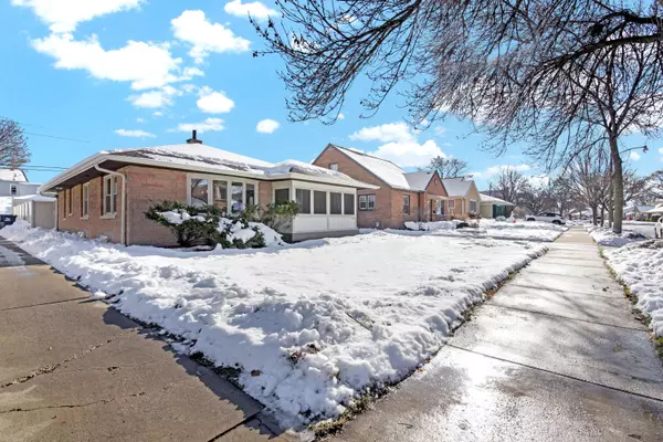 3324 N 94th St, Milwaukee, WI 53222