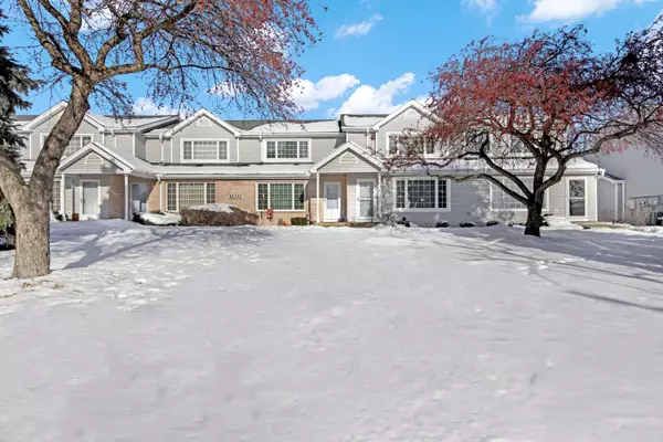 10320 W Whitnall Edge Cir Unit A, Franklin, WI 53132