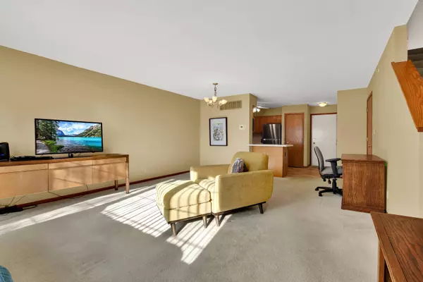 10320 W Whitnall Edge Cir Unit A, Franklin, WI 53132