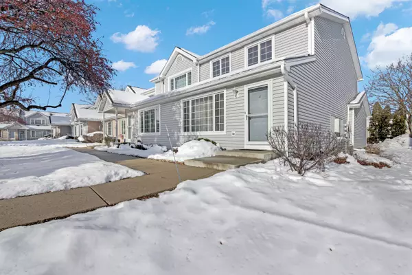 10320 W Whitnall Edge Cir Unit A, Franklin, WI 53132