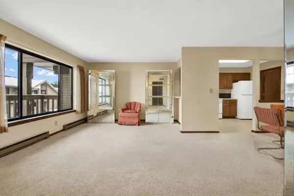 W177N9766 Riversbend Cir E, Germantown, WI 53022