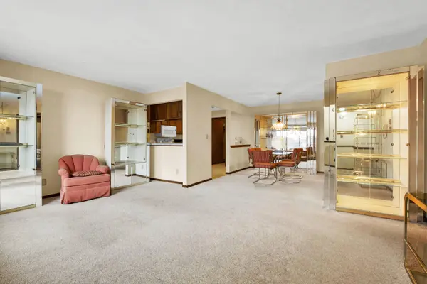 W177N9766 Riversbend Cir E, Germantown, WI 53022